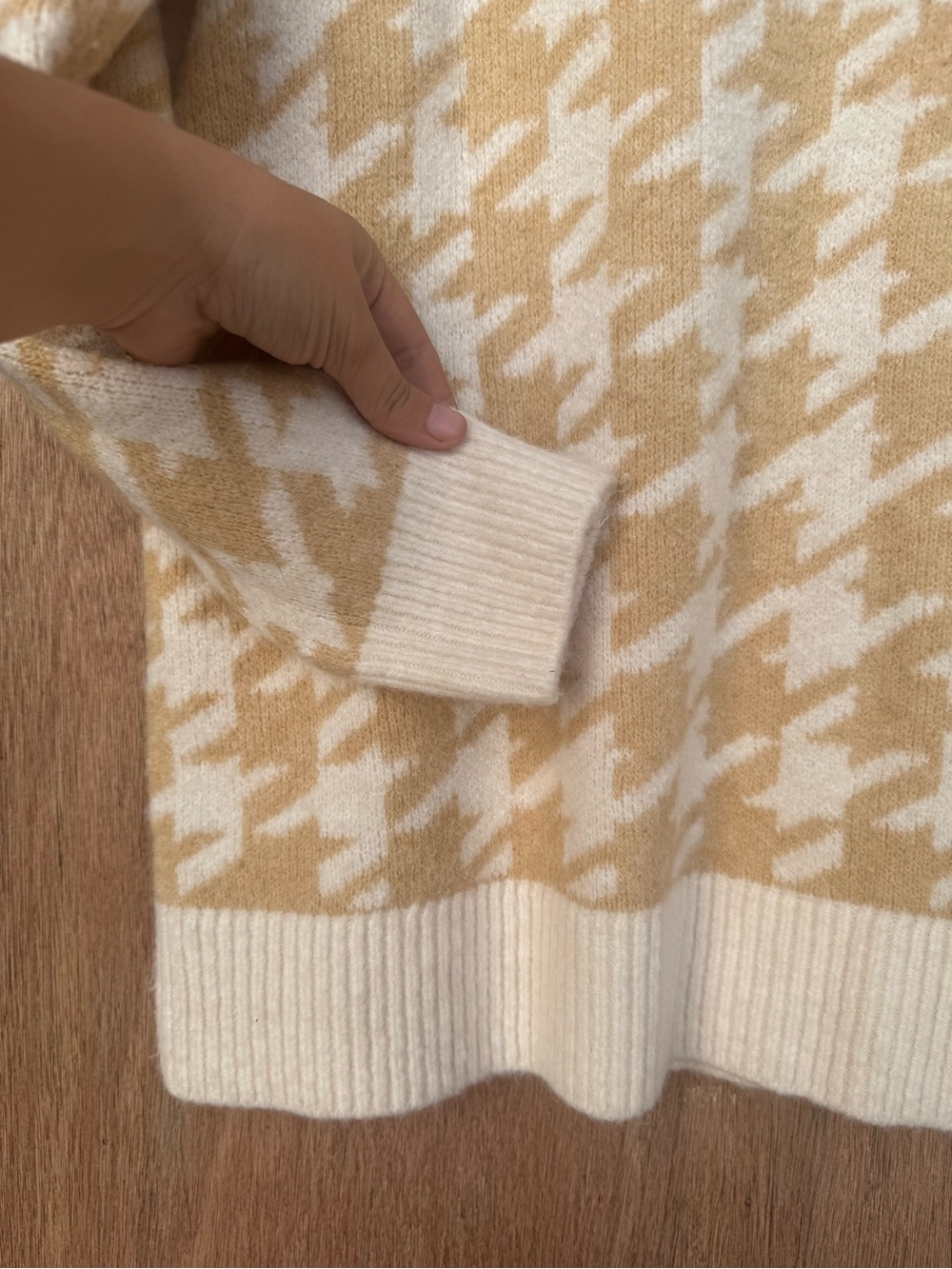 LOFT Cream and Beige Houndstooth Crewneck Sweater - Picture 3 of 5